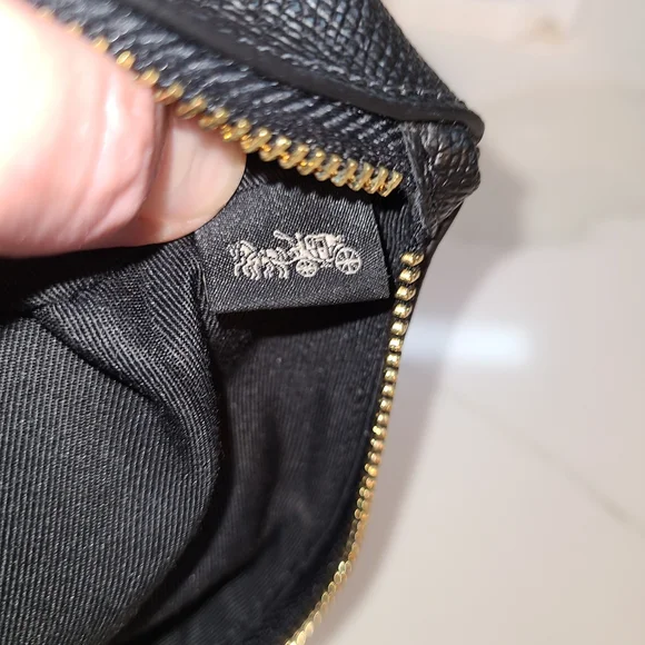 Coach Large Corner Zip Black Leather Wristlet Pristine - Picture 8 of 9